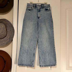 A&F The Crop Wide Leg Ultra High Rise Jeans Size 27/4s